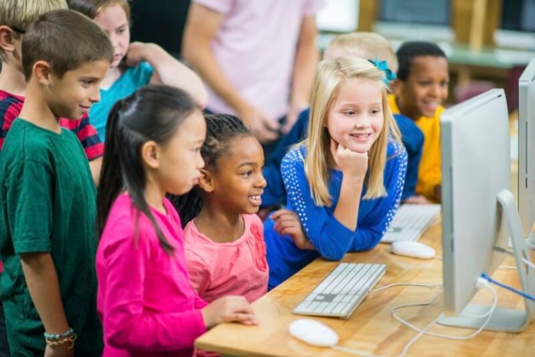 kids in computer lab